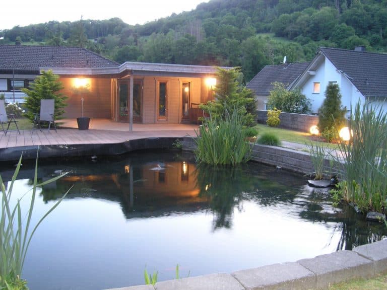 Garten der Ferienwohnung Standfuss am Abend